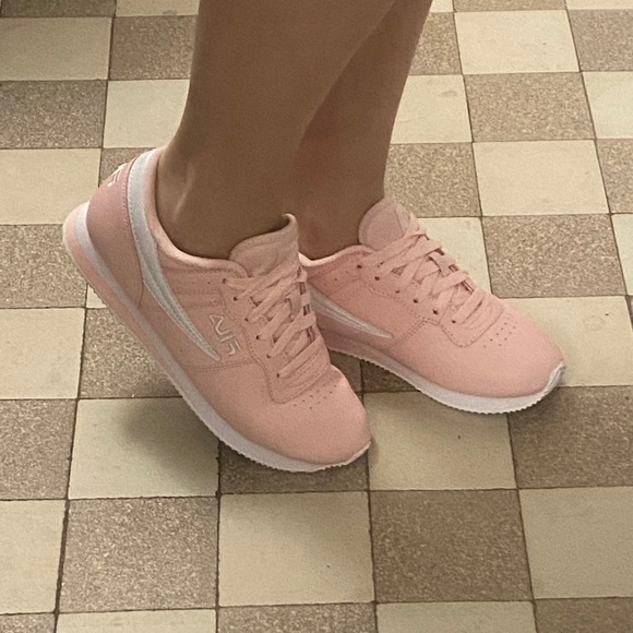 NWT pink leather FILA sneakers - Picture 9 of 14